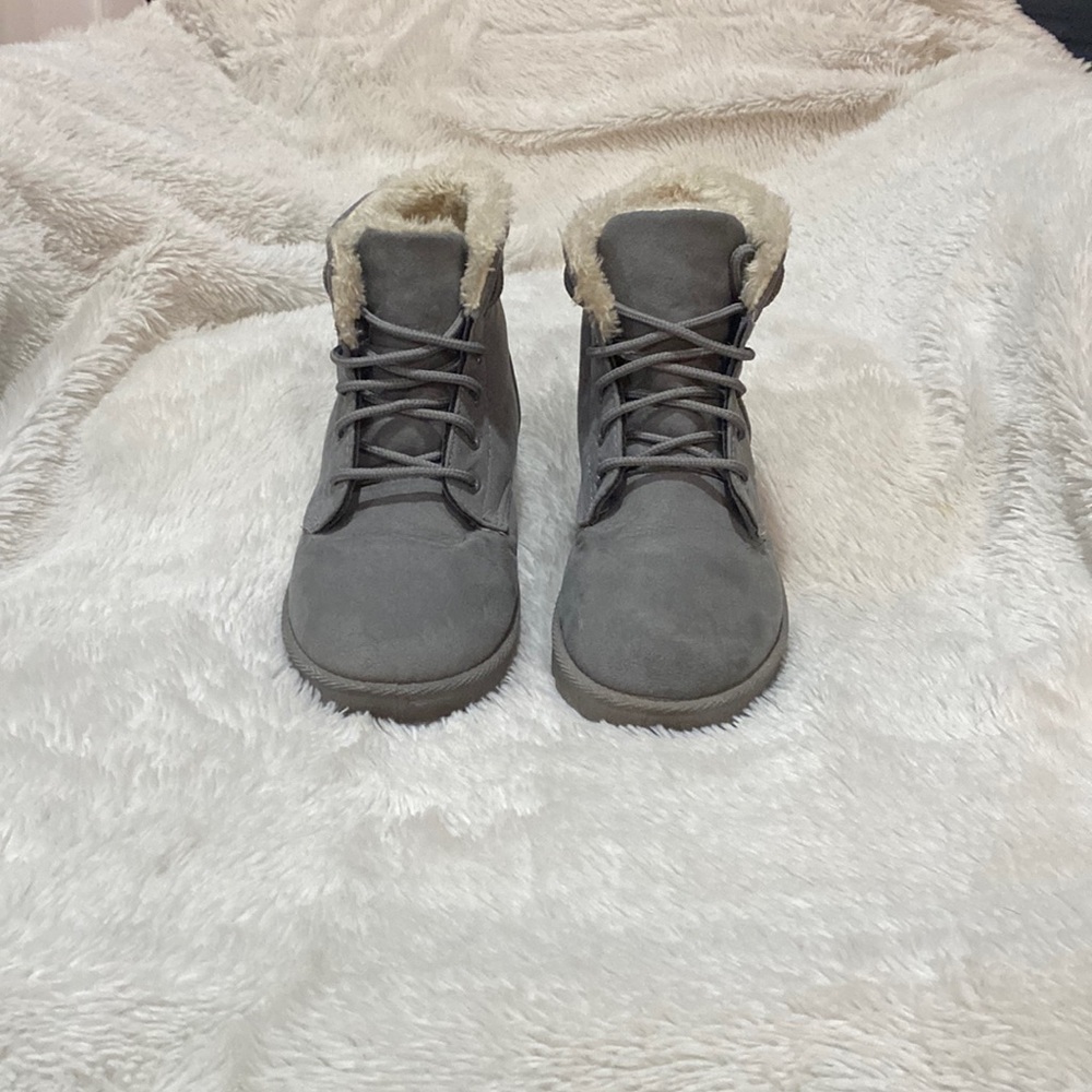 Winter boots fur lined Gray Size 6.5